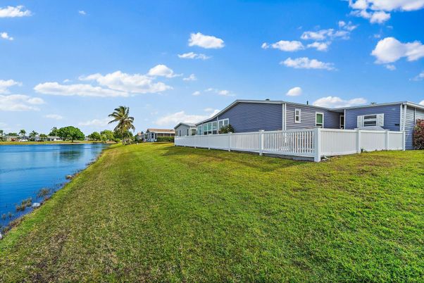 Exterior, Lake