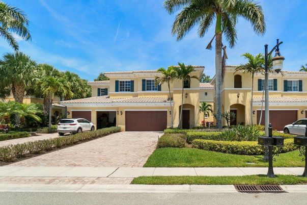 Attached, Exterior, Facade, Mediterranean