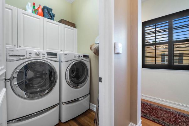 Interior, Washer, Wood Texture Flooring