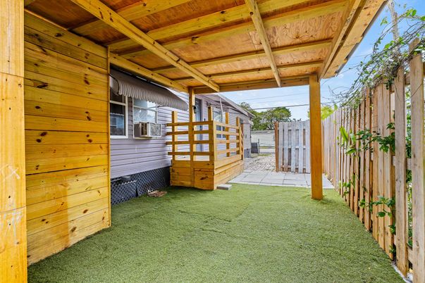 Backyard, Exterior