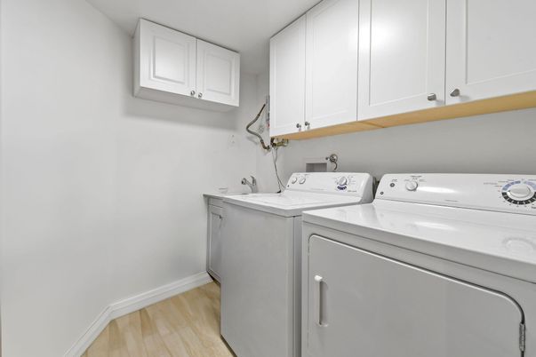 Interior, Washer, Wood Texture Flooring