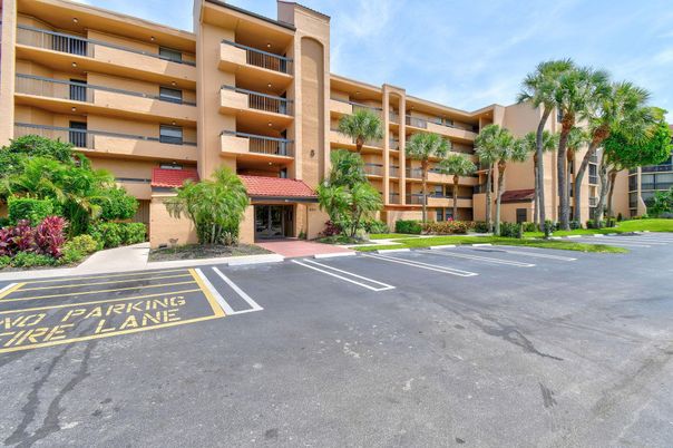 Exterior, Facade, Condo Building