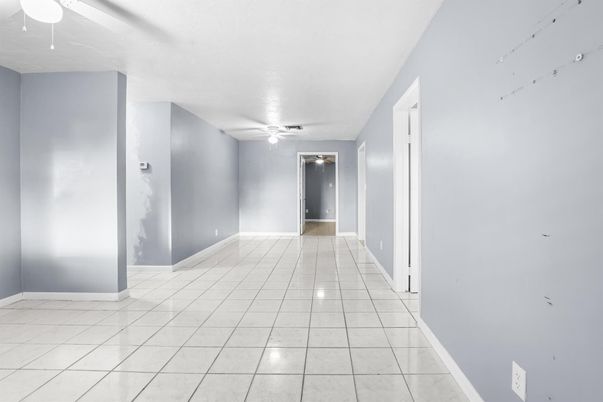Empty room, Interior