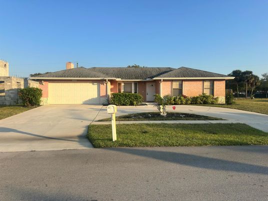 Attached, Exterior, Facade, Brick Facade, Ranch