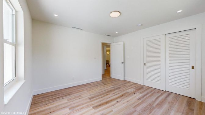 Empty room, Interior, Recessed Lighting, Wood Texture Flooring