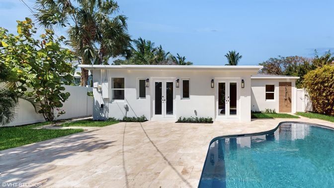 Exterior, Pool
