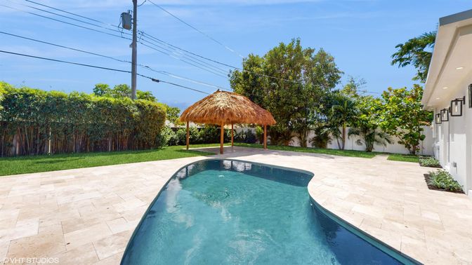 Exterior, Pool