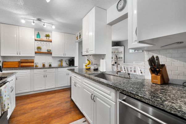Dining room, Interior, Kitchen, Stainless Steel Appliances, Wood Texture Flooring