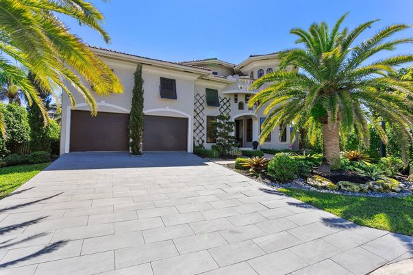 Attached, Exterior, Facade, Mediterranean