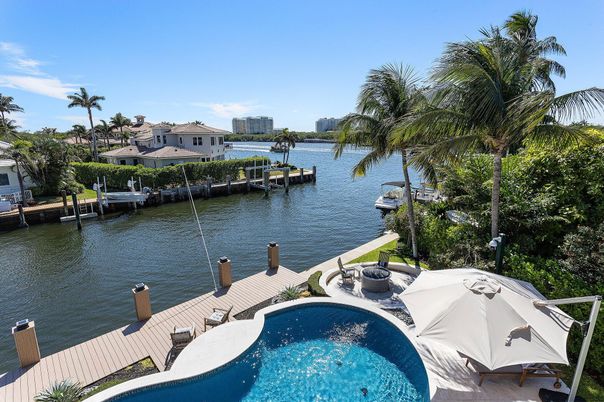 Exterior, Lake, Pool