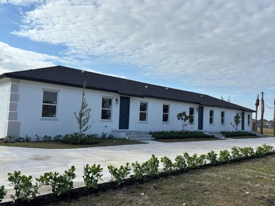 Backyard, Exterior, Facade, Ranch