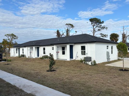 Backyard, Exterior, Facade, Ranch