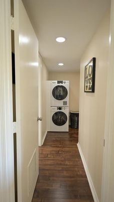 Interior, Recessed Lighting, Washer, Wood Texture Flooring
