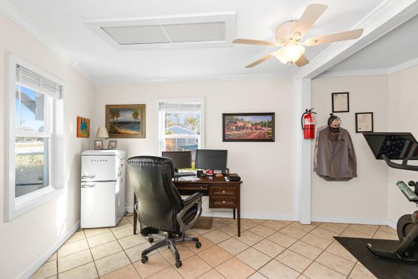 Home Office, Interior