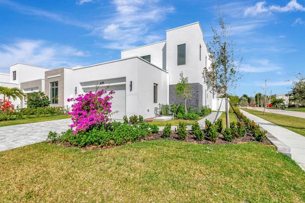 Attached, Backyard, Exterior, Facade, Modern