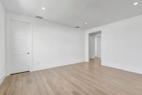 Empty room, Interior, Recessed Lighting, Wood Texture Flooring