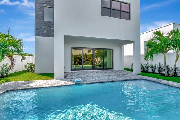 Exterior, Pool