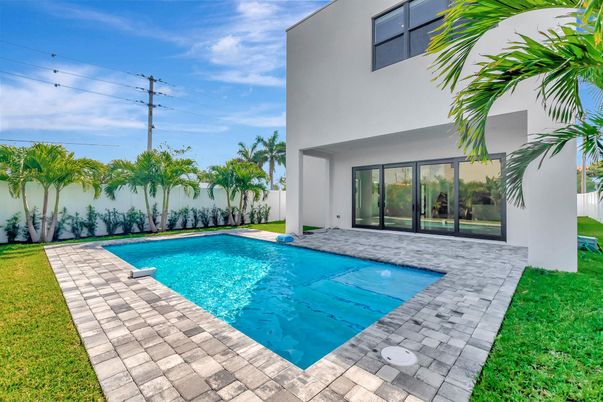 Exterior, Pool