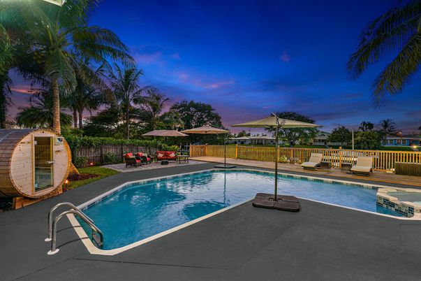 Exterior, Pool
