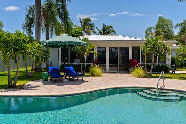Exterior, Pool