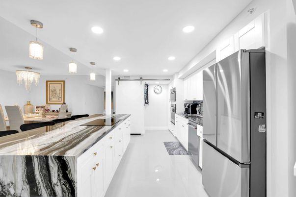 Dining room, Interior, Kitchen, Pendant Lights, Recessed Lighting, Stainless Steel Appliances