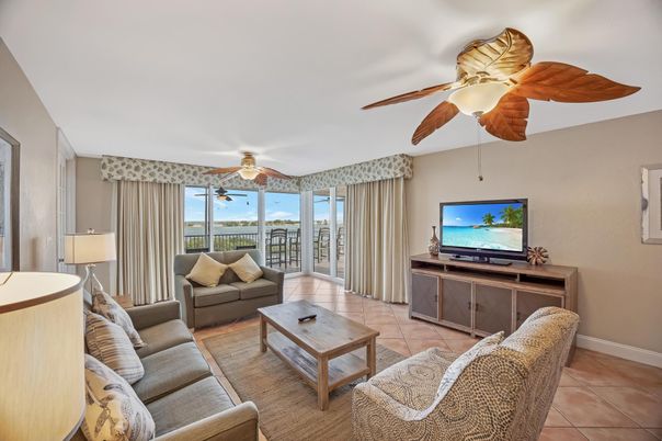 Interior, Living room, Water