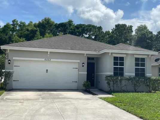 Attached, Exterior, Facade, Ranch