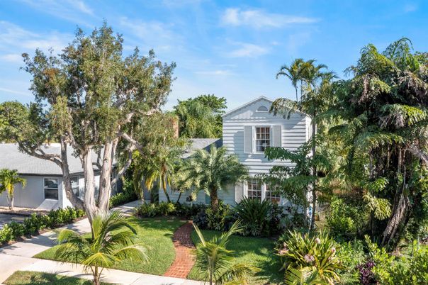 Backyard, Exterior, Facade, Queen Anne Victorian