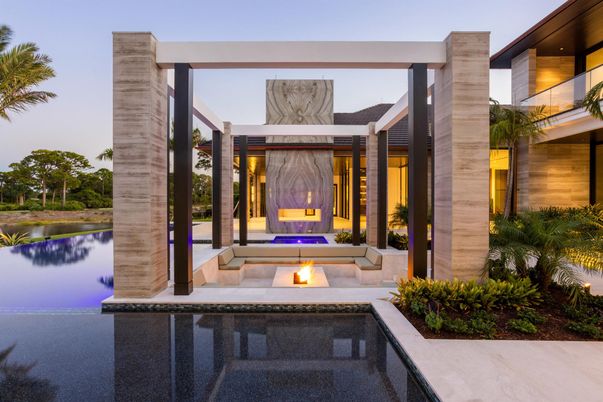 Exterior, Facade, Pool, Water, Modern