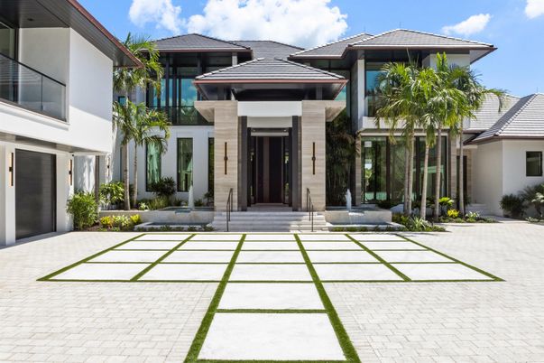 Exterior, Facade, Modern