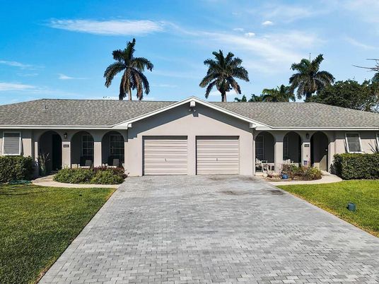 Attached, Exterior, Facade, Ranch