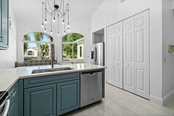 Interior, Kitchen, Pendant Lights, Stainless Steel Appliances