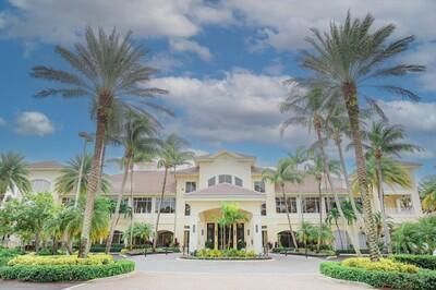 Exterior, Facade, Condo Building