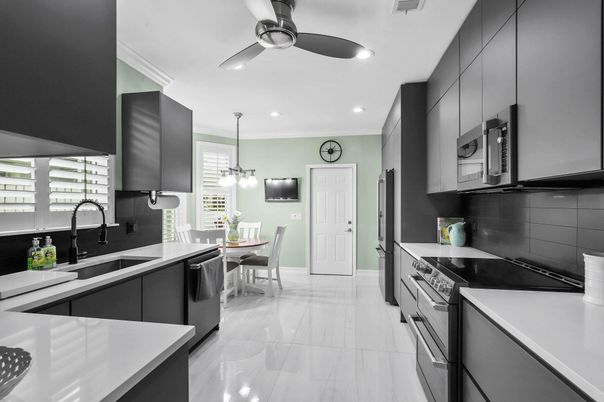 Dining room, Interior, Kitchen, Pendant Lights, Recessed Lighting, Stainless Steel Appliances