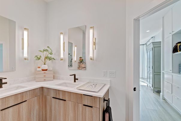 Bathroom, Dual Sink Vanities, Interior, Recessed Lighting