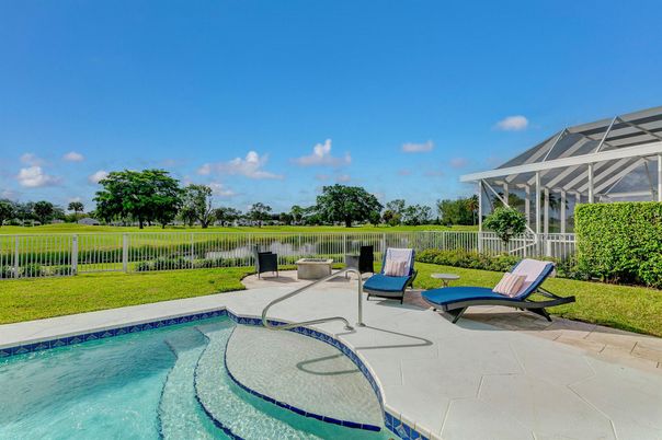 Exterior, Pool, Water