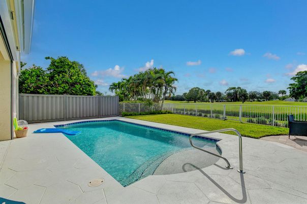 Exterior, Pool, Water