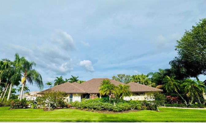 Backyard, Exterior, Facade, Ranch