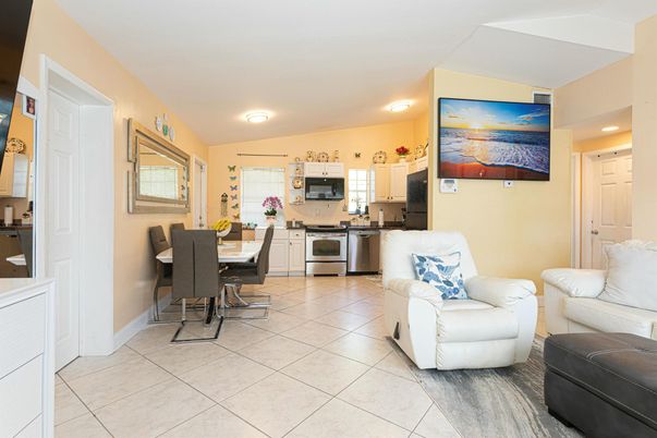 Dining room, Interior, Kitchen, Recessed Lighting, Stainless Steel Appliances