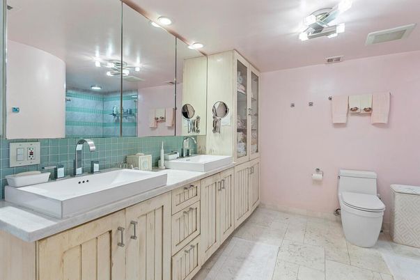 Bathroom, Dual Sink Vanities, Interior, Recessed Lighting