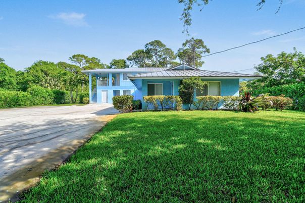 Backyard, Exterior, Facade, Ranch