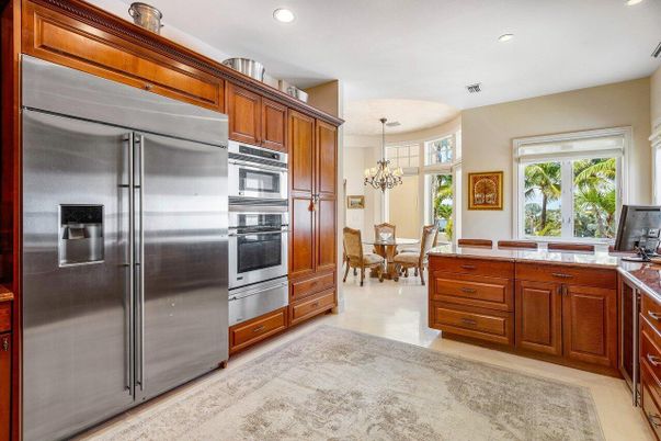 Chandelier, Dining room, Interior, Kitchen, Recessed Lighting, Stainless Steel Appliances