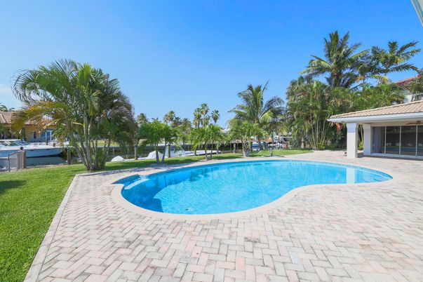 Exterior, Pool