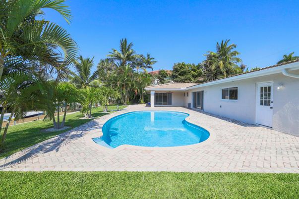 Exterior, Pool