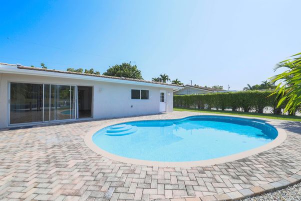 Exterior, Pool