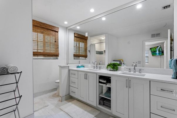 Bathroom, Dual Sink Vanities, Interior, Recessed Lighting