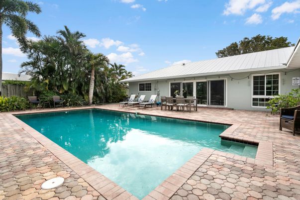 Exterior, Pool