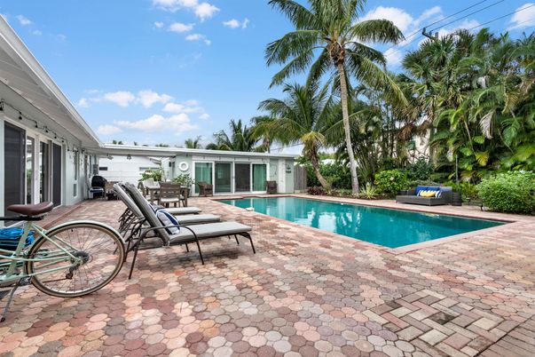 Exterior, Pool