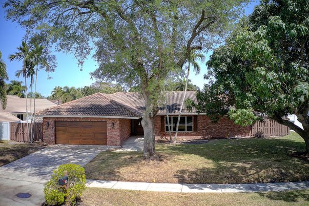 Attached, Exterior, Facade, Brick Facade, Mediterranean