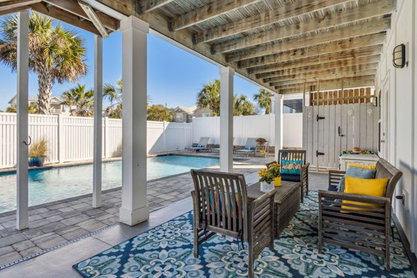 Exterior, Pool